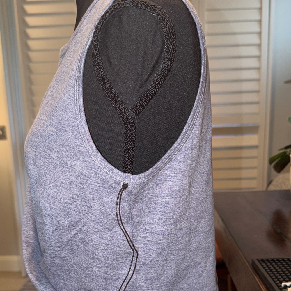Women's  Sleeveless Twist Top - Picture 3 of 11